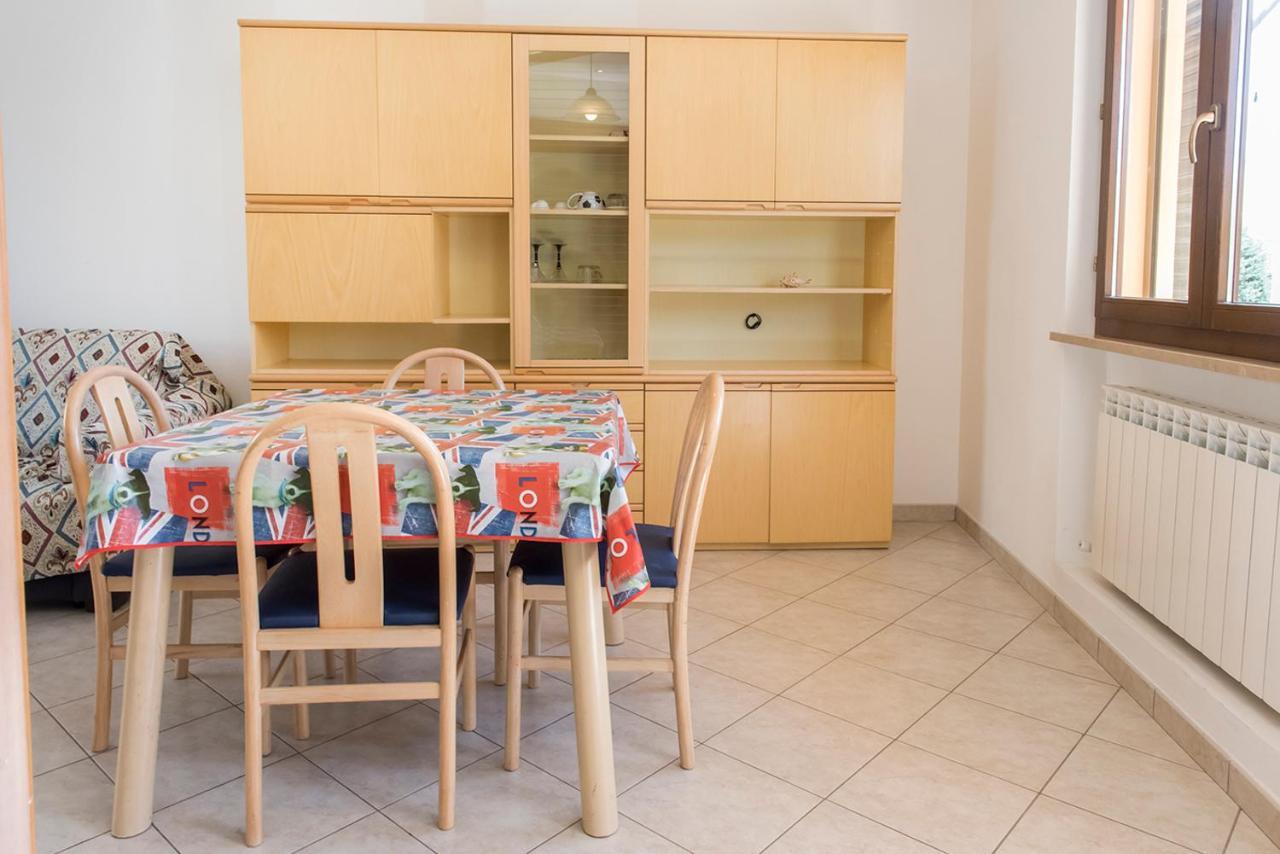 S130 - Sirolo, Deliziosa Villetta Con Terrazzo Bagian luar foto