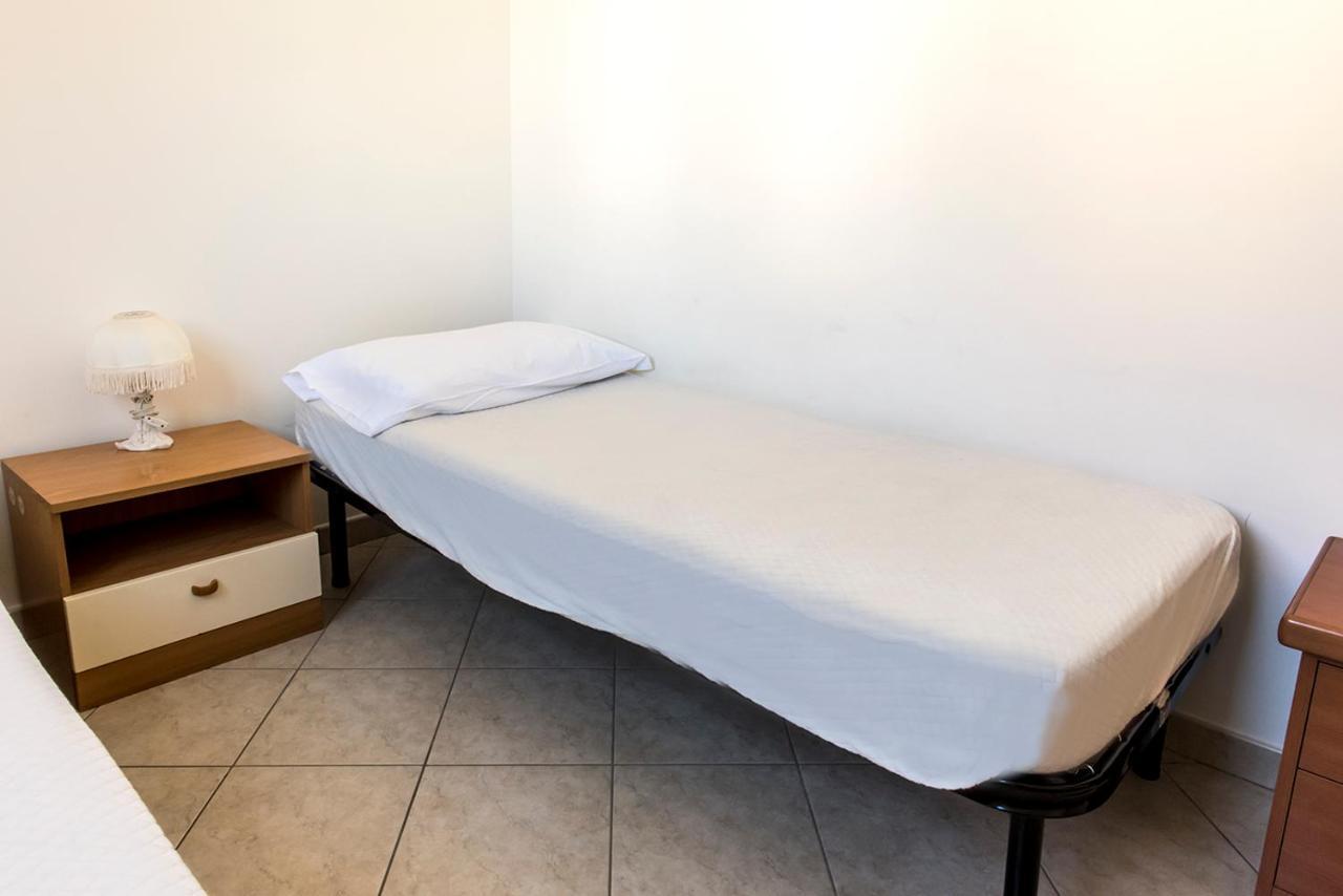 S130 - Sirolo, Deliziosa Villetta Con Terrazzo Bagian luar foto