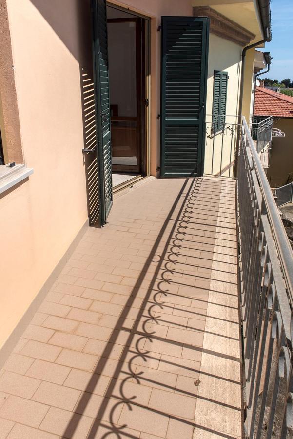 S130 - Sirolo, Deliziosa Villetta Con Terrazzo Bagian luar foto